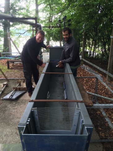 Setting up the flume. Copyright FBA.